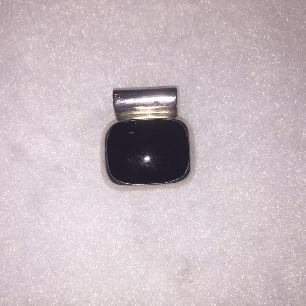 Black onyx pendant.